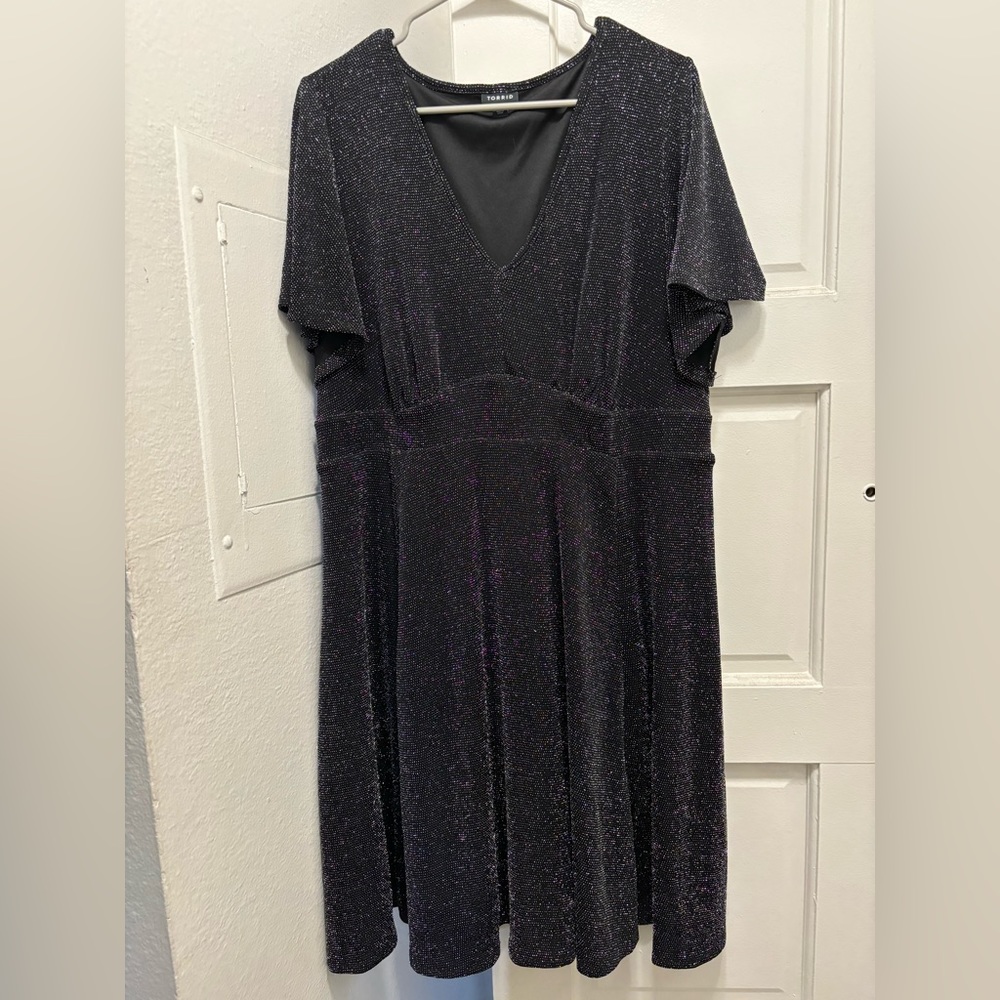 Torrid black & silver short sleeve dress size 2